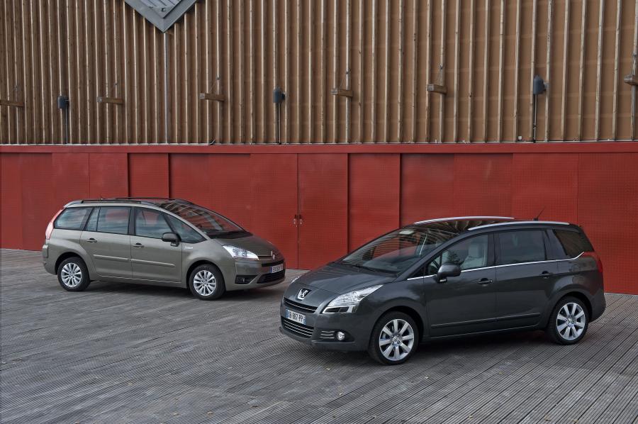  Peugeot 5008 2009 года  (фото 23 из 122)